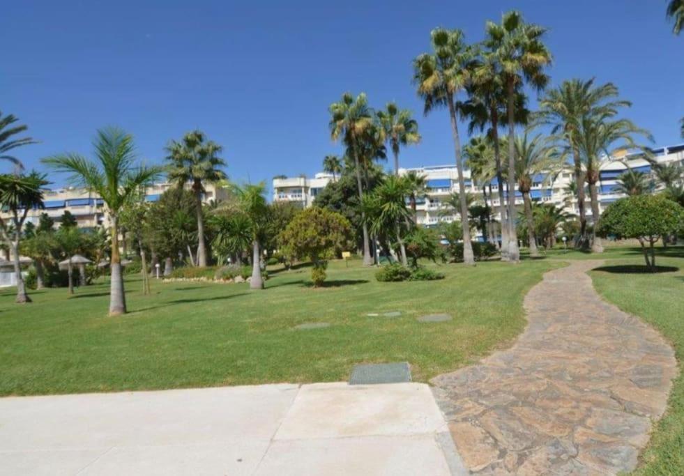 Eden Costa Lago Primera Linea De Mar Torremolinos Exterior foto